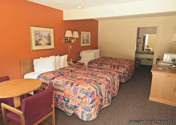 Econo Lodge Lawrence