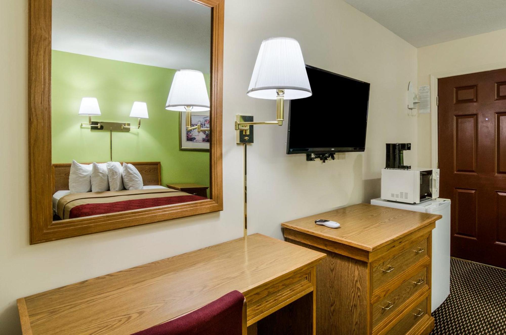 Lodge Econo University Lawrence