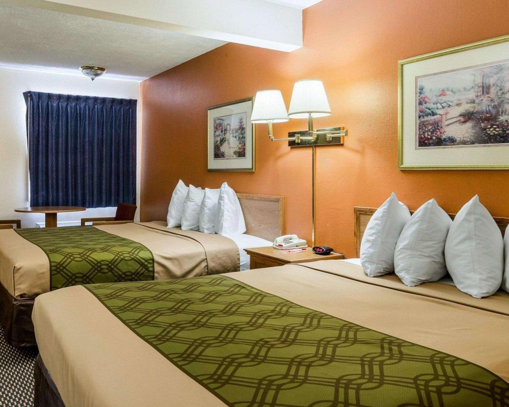 Econo University Lodge Lawrence